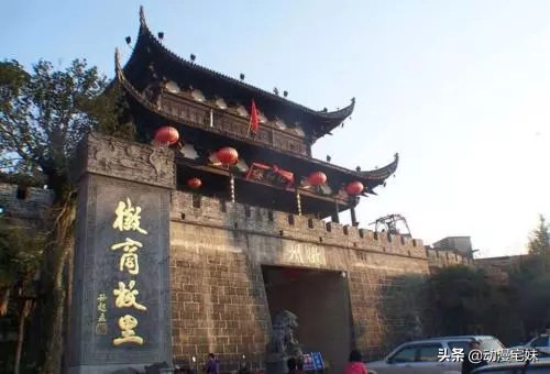 微商装逼搞笑视频,微商借豪车装逼出事故