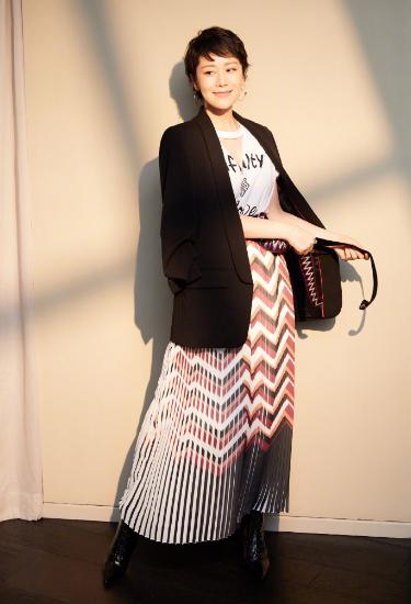 海清黑色礼服迷人短发,海清短发穿衣搭配