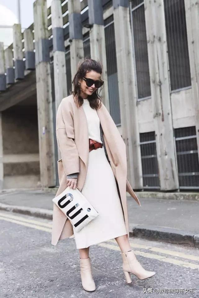 米杏色和驼色白驼绒哪个色更好看,深灰色和咖啡色黄皮穿哪个好看