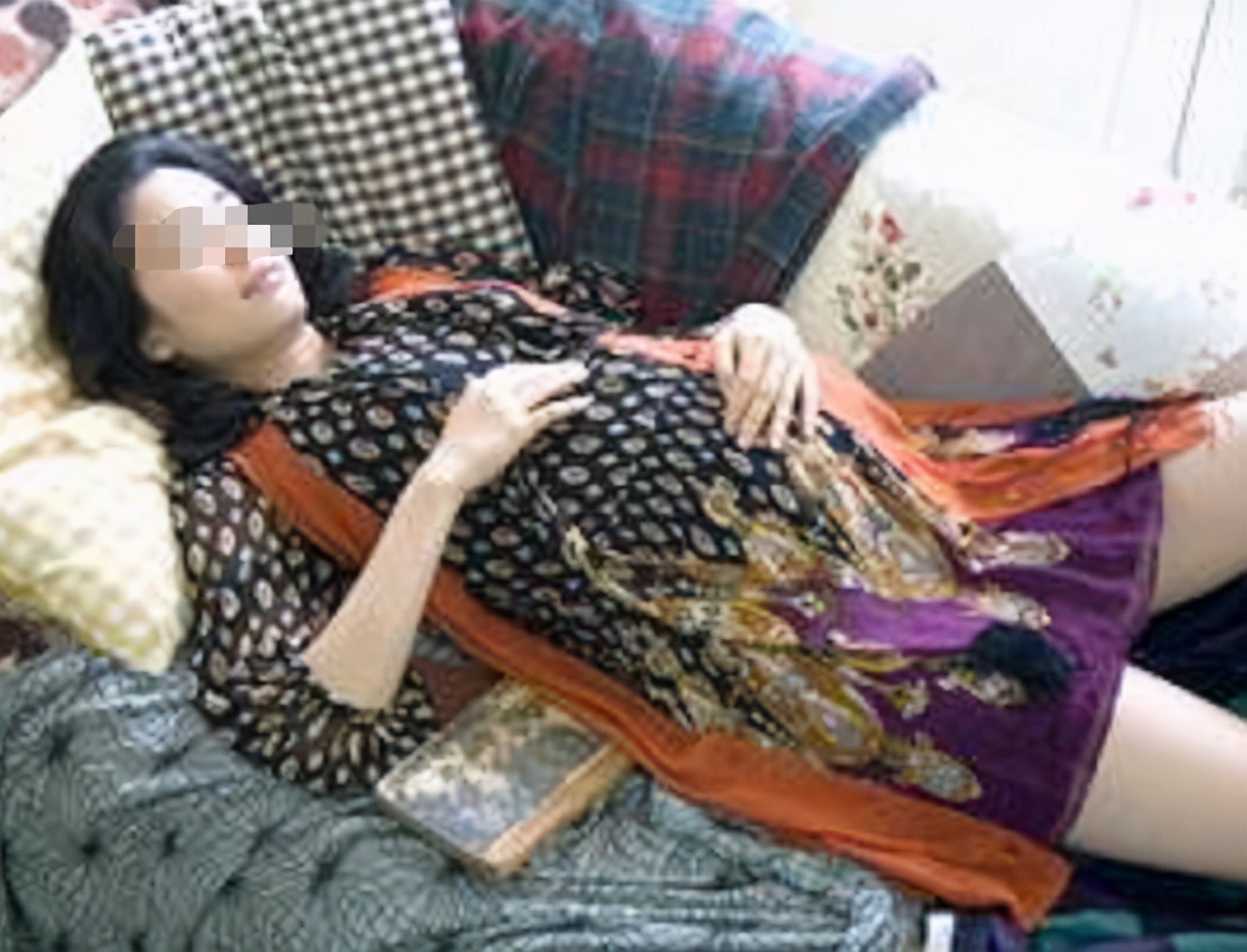 胎儿胎动一直踢肚子两侧,每次胎动都感觉在使劲踢