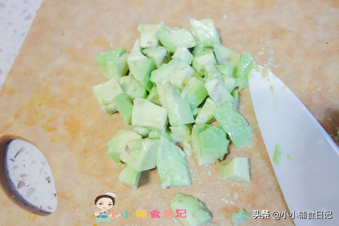 牛油果切出来太生怎么办,牛油果现在打开了要怎么补救