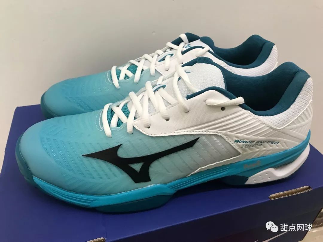 甜点君,美津浓足球鞋wave系列评测