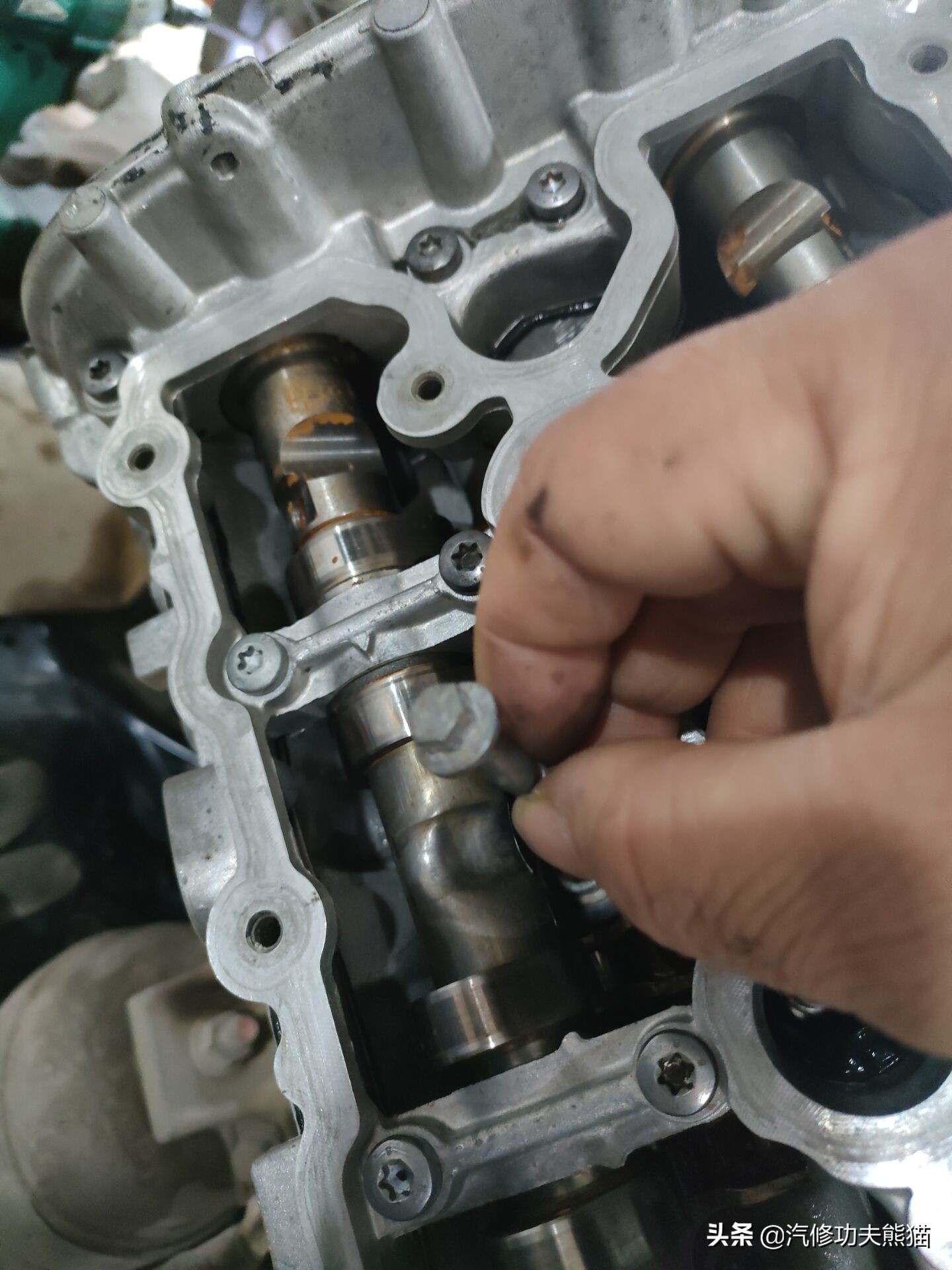 08款奥迪a6l手动挡2.0t烧机油么,09款奥迪a6l2.4烧机油怎么解决