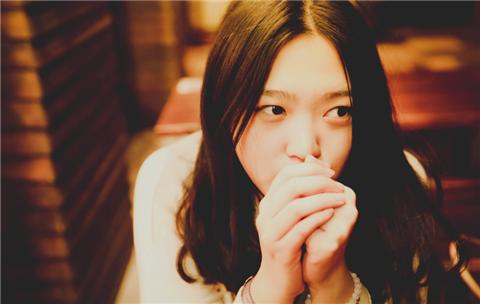 女朋友总是因为一点小事生气,女朋友老是因为小事生气怎么解决