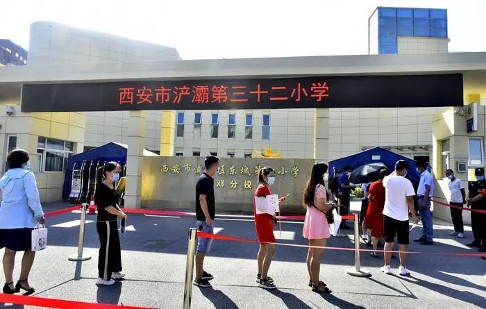 报民校的为何明显减少？家长说：家门口的好学校多了