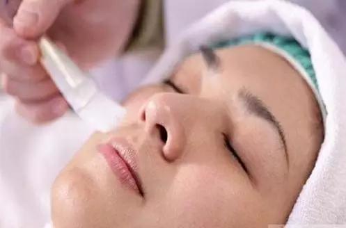 什么是果酸换肤有副作用吗,果酸换肤没有脱皮就没有效果吗