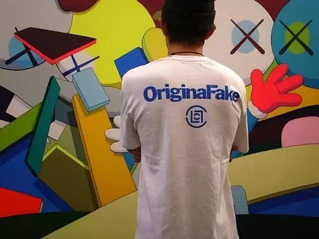 优衣库绿色口袋t恤kaws,2021优衣库kaws联名t恤