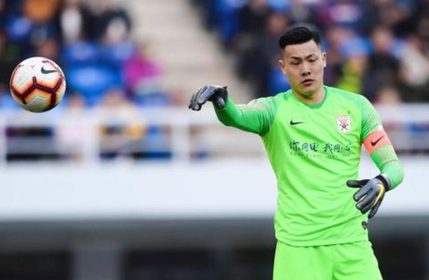 唏嘘不已!曾经头号国门如今坐穿板凳,寻求转会或是最好选择