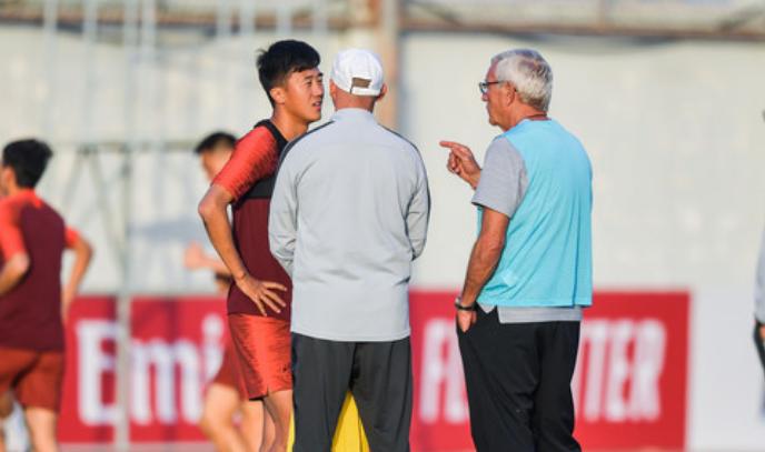 国足训练1.5小时,国足训练首次全员到齐