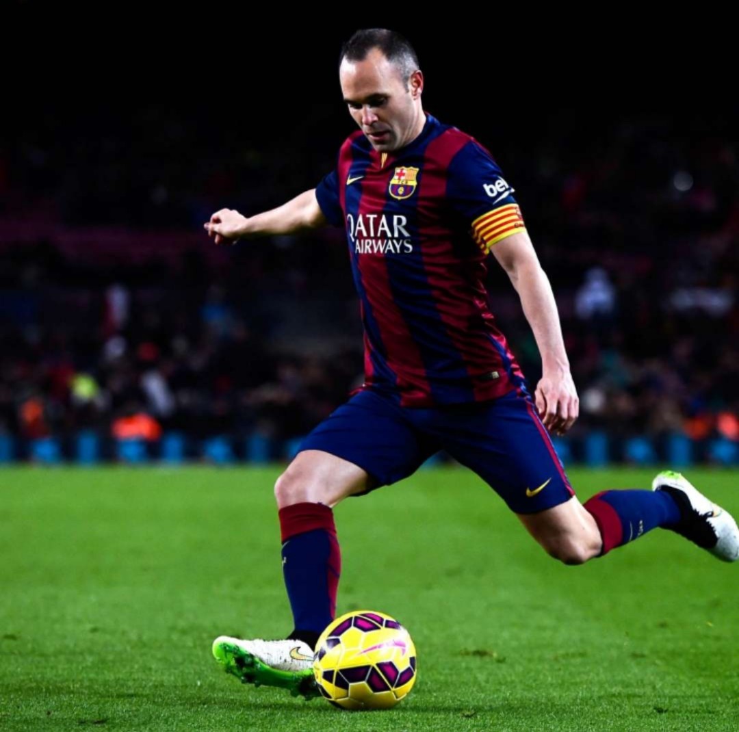 足球中场大师巴塞罗那,近几年退役的中场大师