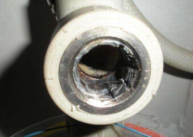 水龙头拧断到管子里怎么办,镶在墙上的水龙头拧断了怎么办