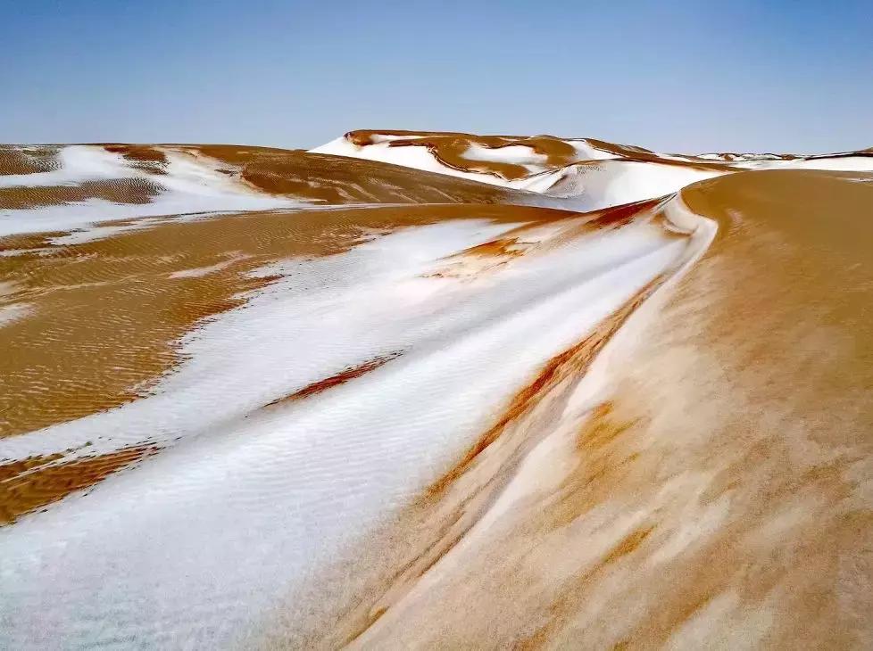把泳池搬进沙漠,圈黄河做庭院,一个男人的西部世界,可以有多野