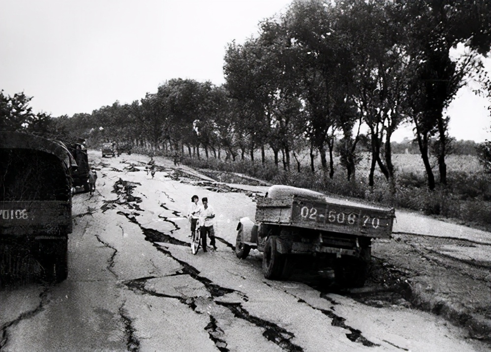 七六年地震前兆,1556年地震在中国什么地方