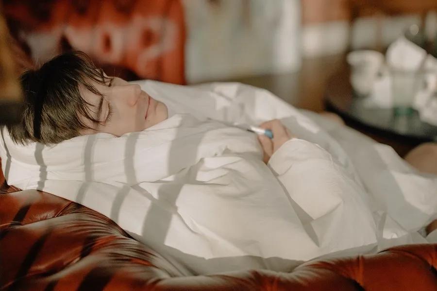 张文宏发烧可以喝牛奶吗,张文宏关于发烧建议视频