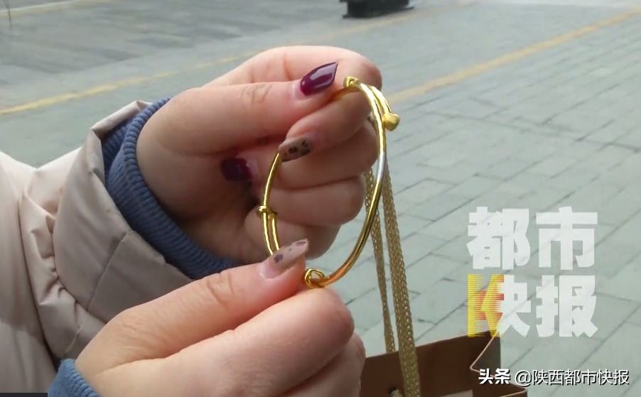 买金手镯掉色新闻,买金手镯却被告知是假的