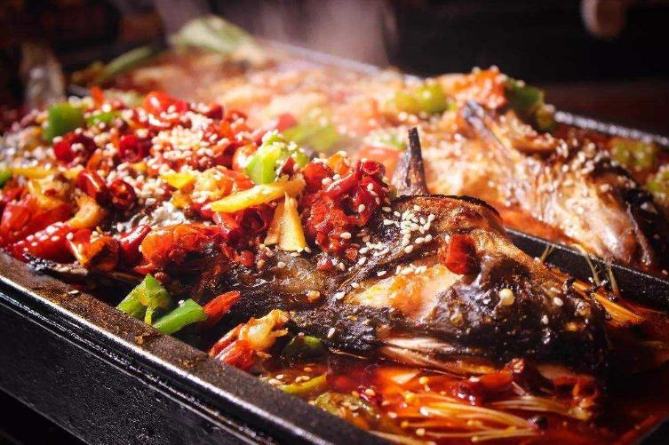 锡纸烤鱼好吃还是纸包烤鱼好吃,纸包烤鱼和烤鱼的区别