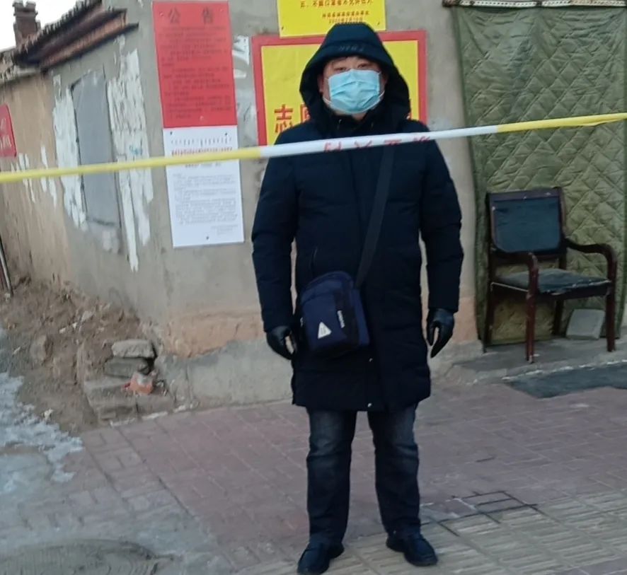 防疫街道志愿者,社区防疫党员志愿者在行动