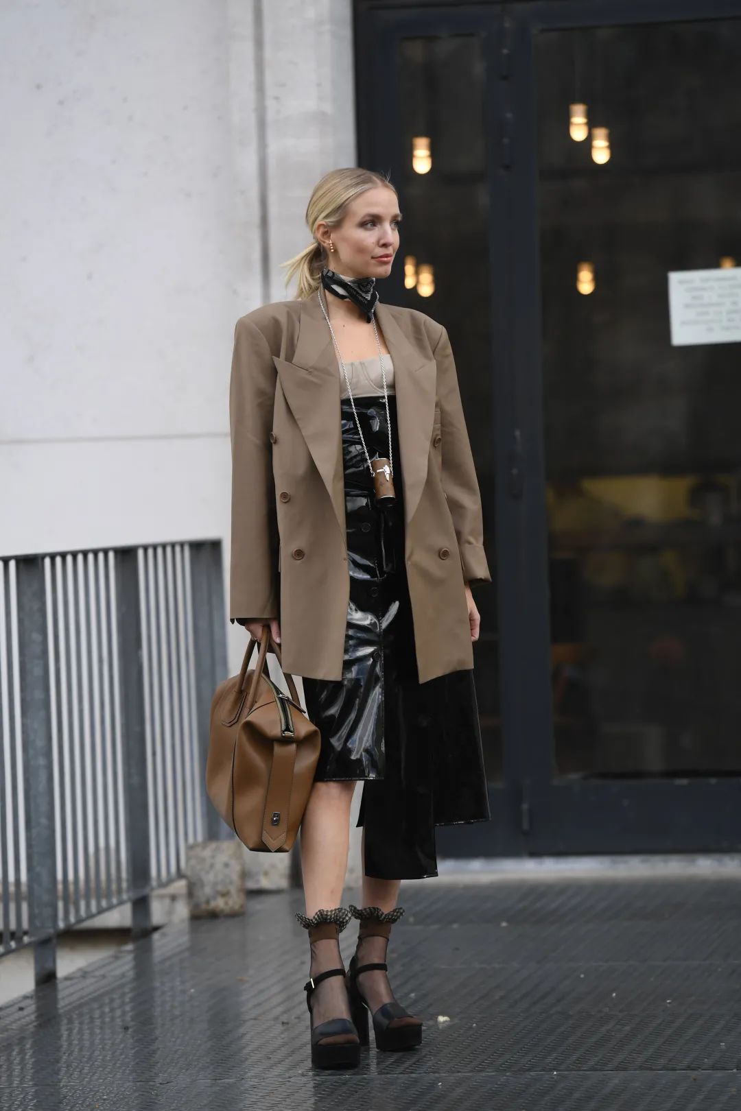 现在的袜子怎么也成了一种时尚,现在的袜子越来越时尚了