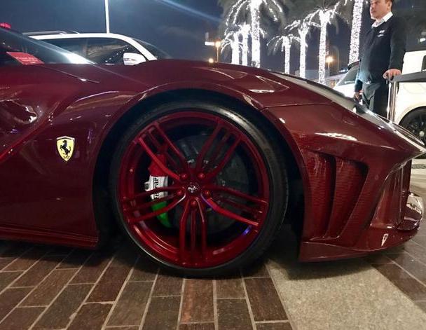 500万法拉利全球仅一辆，专人24小时看管，车牌比车还要贵