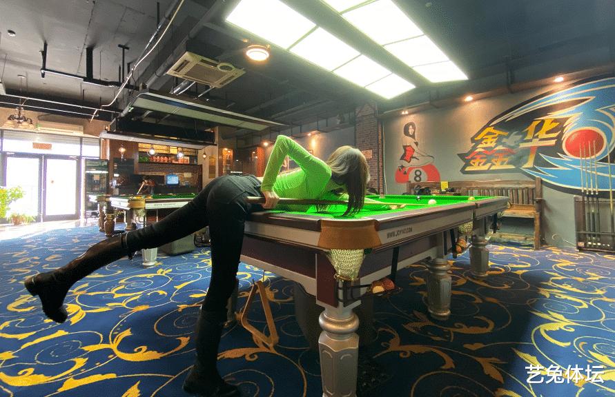 她是颜值不输潘晓婷的台球女神,她号称最美裁判