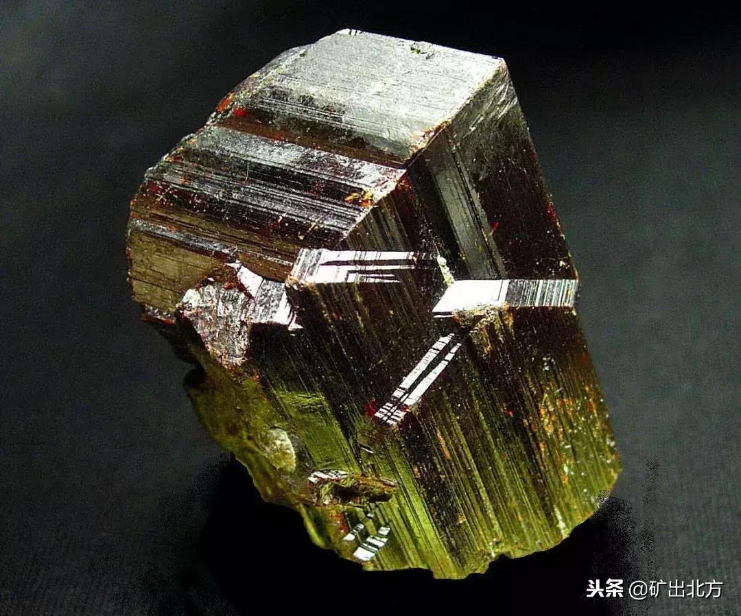 看到哪些标志要远离呢,看到这几种东西千万不要捡