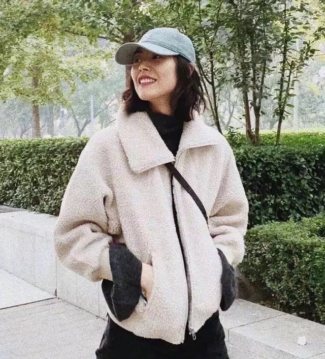 冬天女明星穿羽绒服的搭配,穿搭奇怪的明星