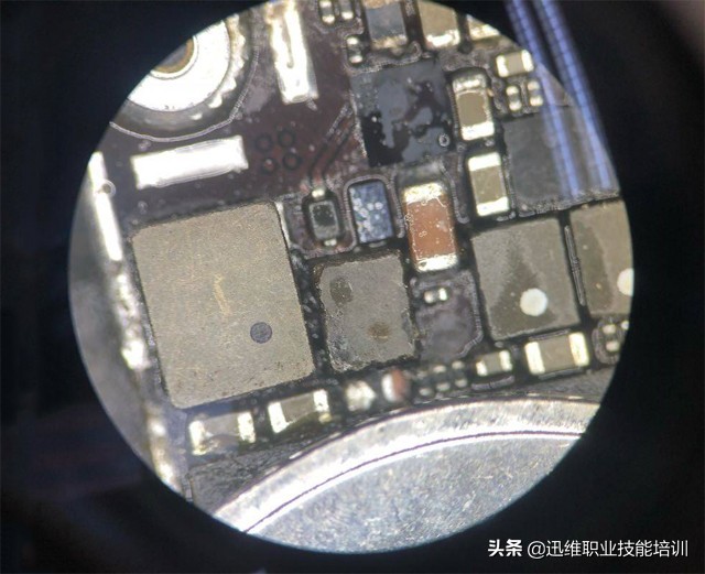 iphone6s进水开机反复重启,iphone6s进水充不进电