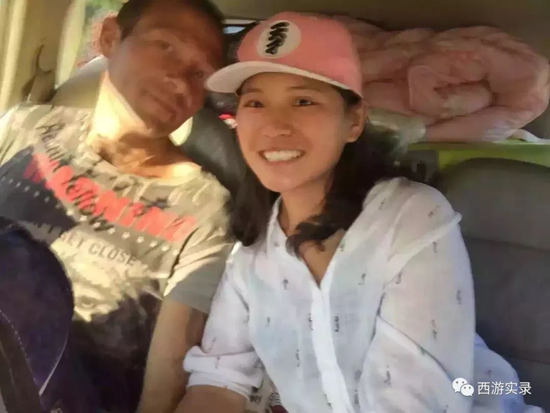 这女孩看到俄罗斯帅哥搭车，逼我停车，否则跳车