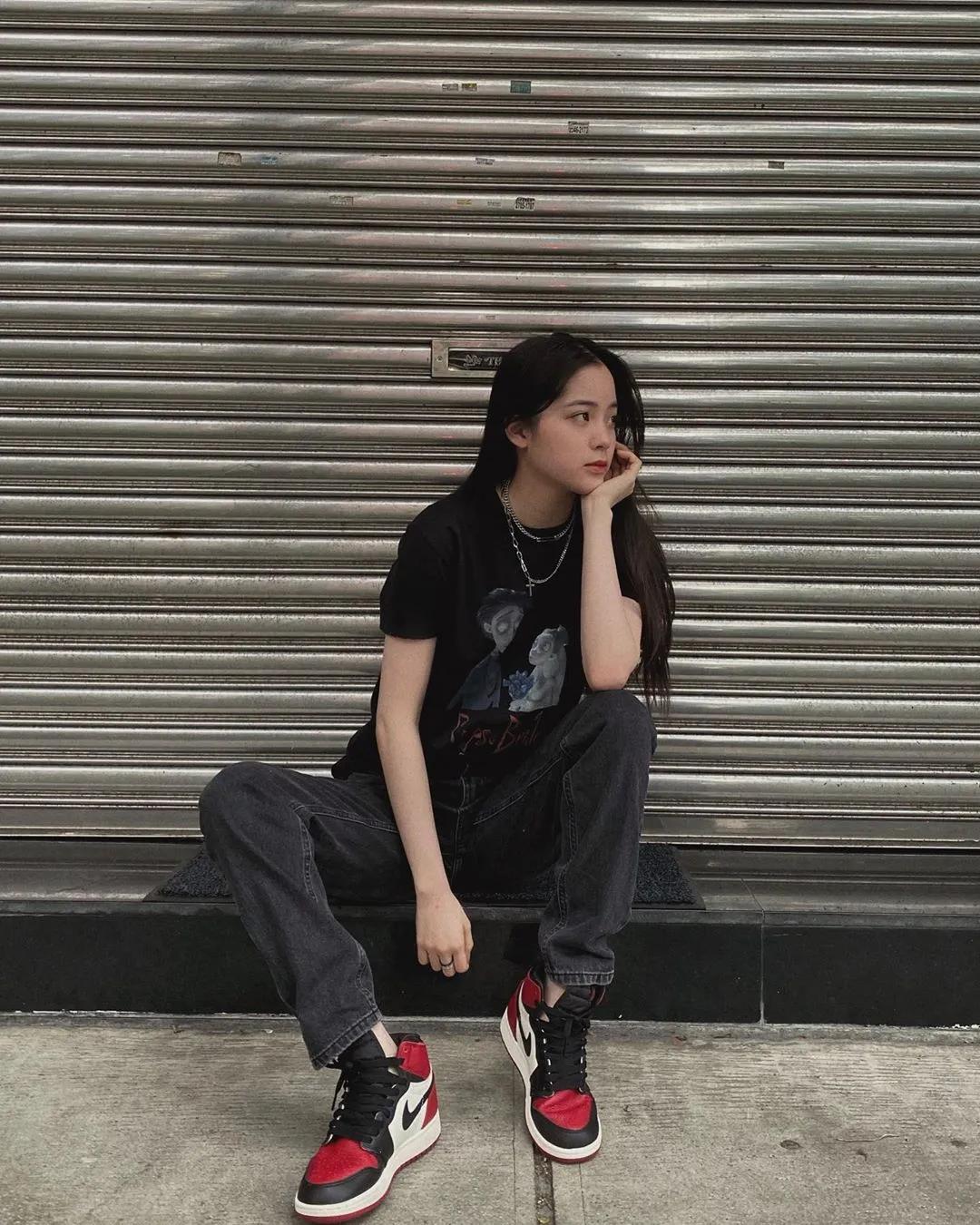 周杰伦球鞋配色,邓紫棋周杰伦同款球鞋