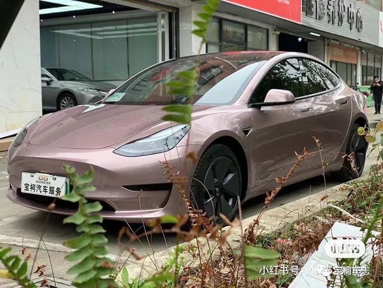 宝柯车志看看奔驰/特斯拉/玛莎拉蒂贴冰霉粉后的效果是怎么样的