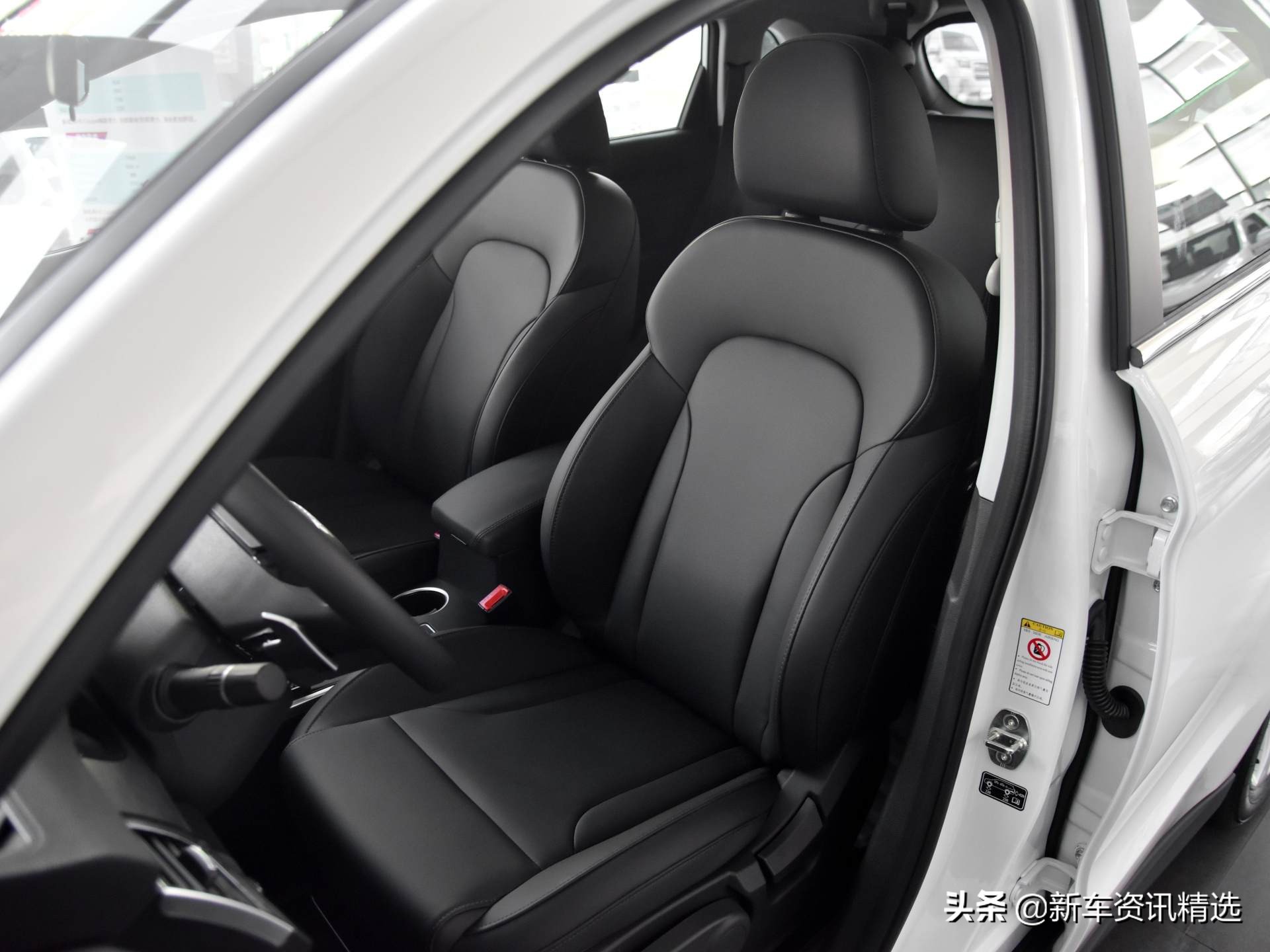 价格低廉高品质，与销冠同等实力，省油自动挡SUV，实拍哈弗H2