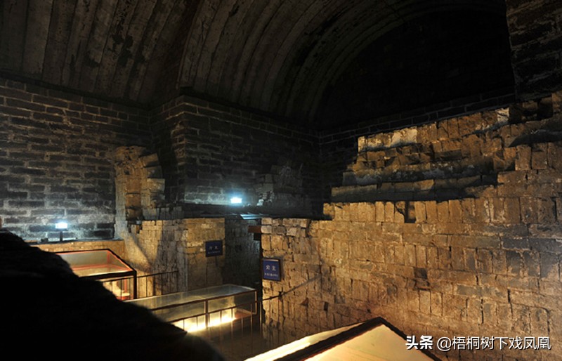 盗墓贼潜入古墓想盗取战国编钟,盗墓吴越国王陵