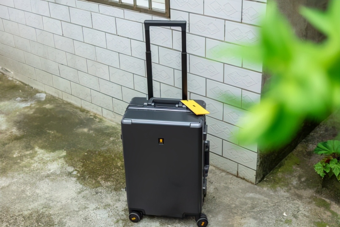 20寸登机箱地平线8号,最好的行李箱品牌推荐地平线8号