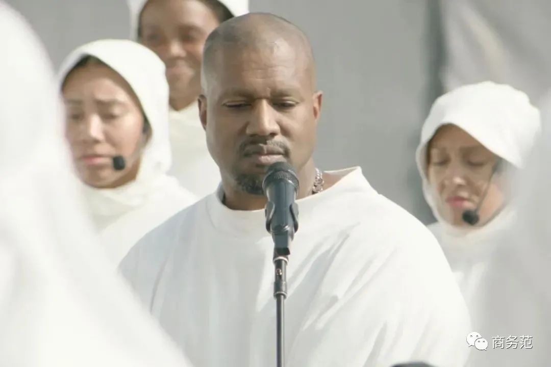 侃爷卡戴珊离婚后合体,卡戴珊什么时候跟侃爷闹分手的