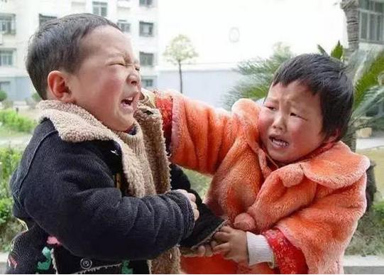 孩子被父母打他会还手,孩子被打没还手父母应该帮助吗