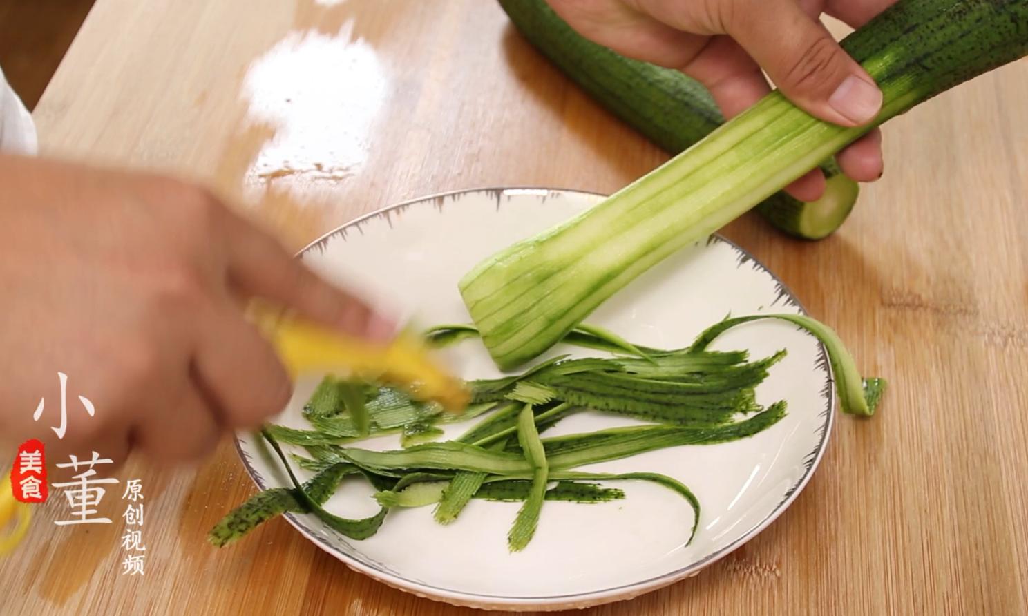 炒丝瓜总是出水？大厨教你1招，保证丝瓜鲜嫩入味不出水