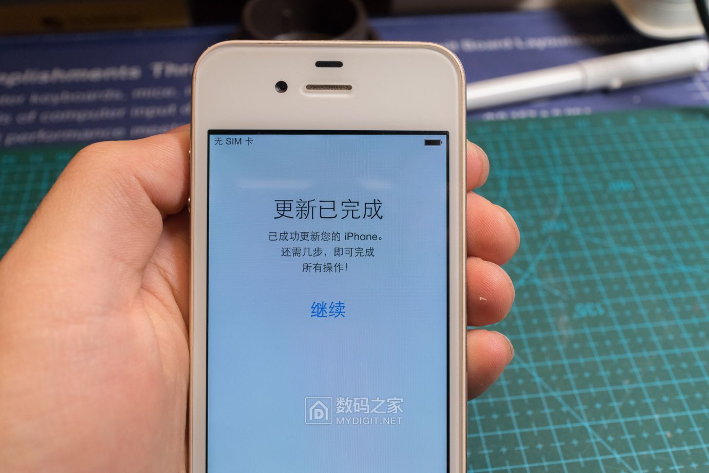 把未拆封的iphone4做成标本,iphone4被做成标本