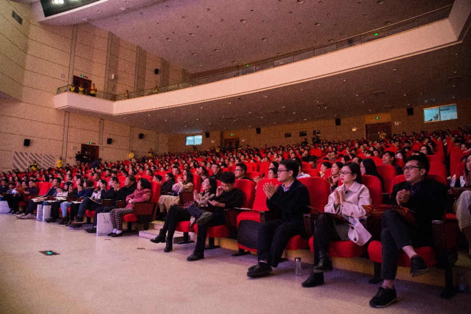 中外联袂《喜迎新春交响音乐会》,2024年中外名曲新春交响音乐会