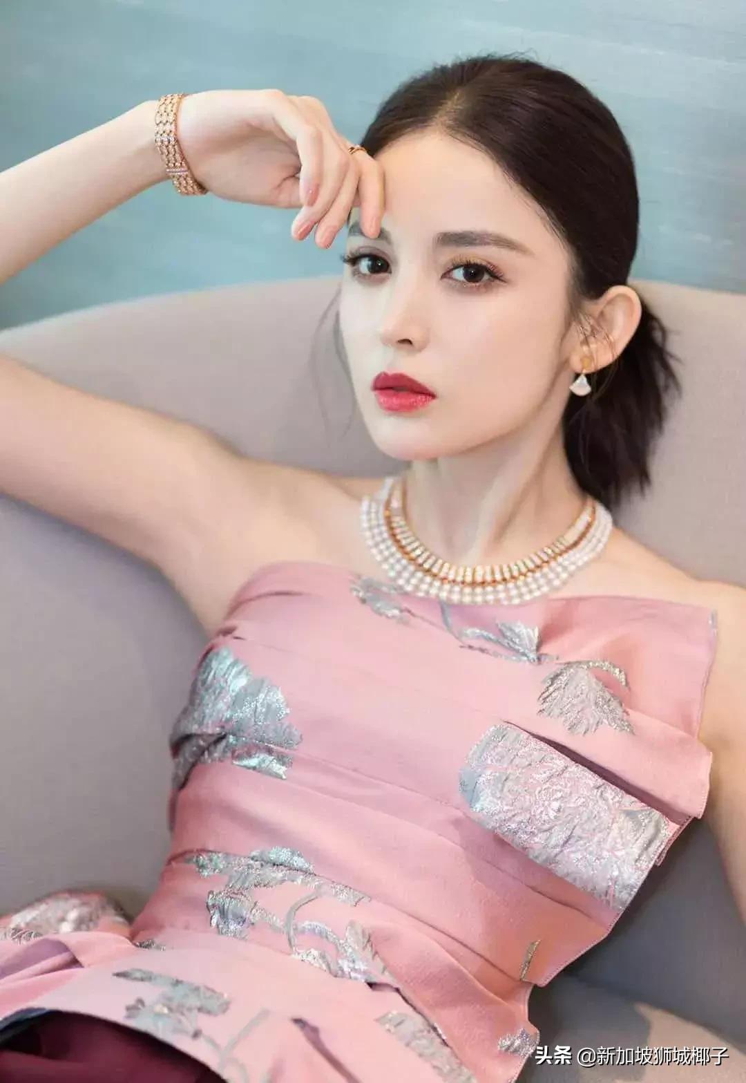 新加坡首位被环球签约艺人,新加坡形象代言人