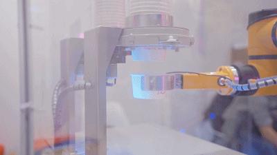 听说有群机器人乘“太空舱”悄然登陆广州?