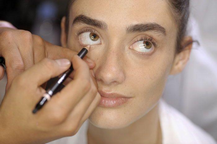 遮盖黑眼圈痘印斑点,黑眼圈毛孔大法令纹深怎么办