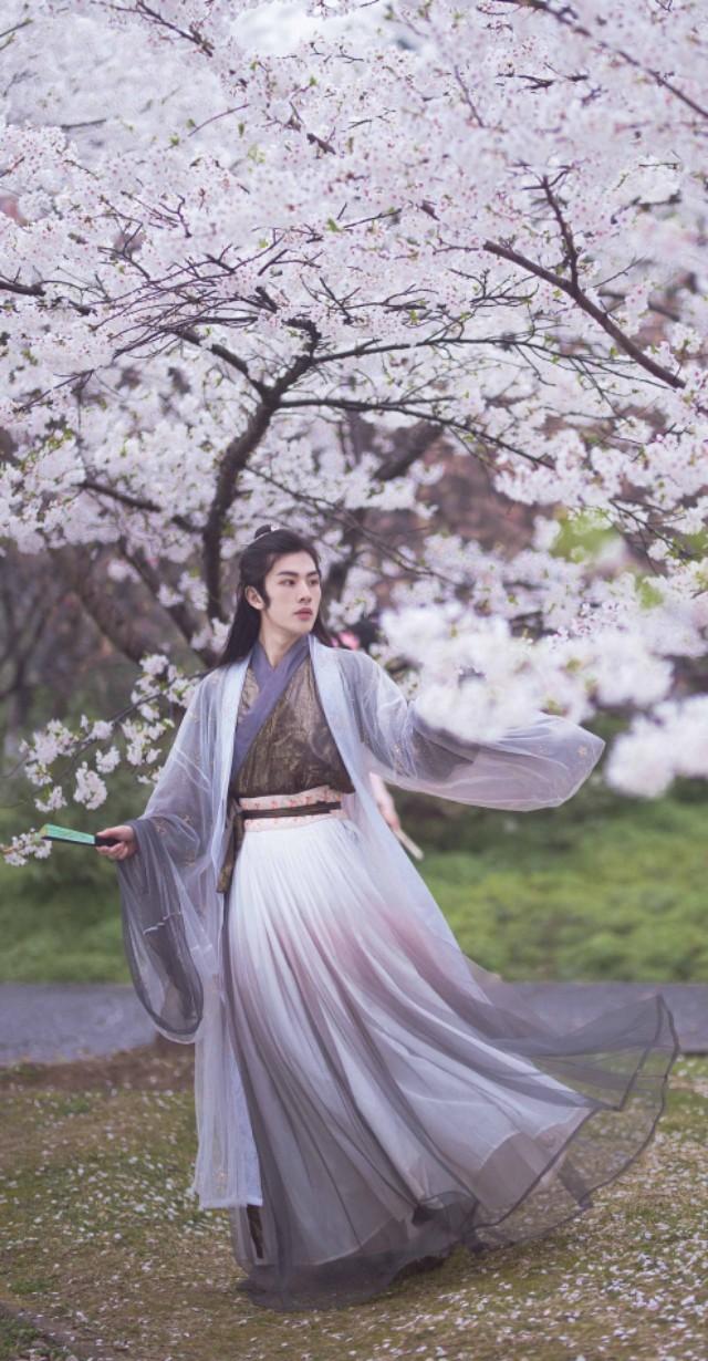 吟风·《词作》九首：冷月苍苍，幽思漫漫，闲步茫然难语