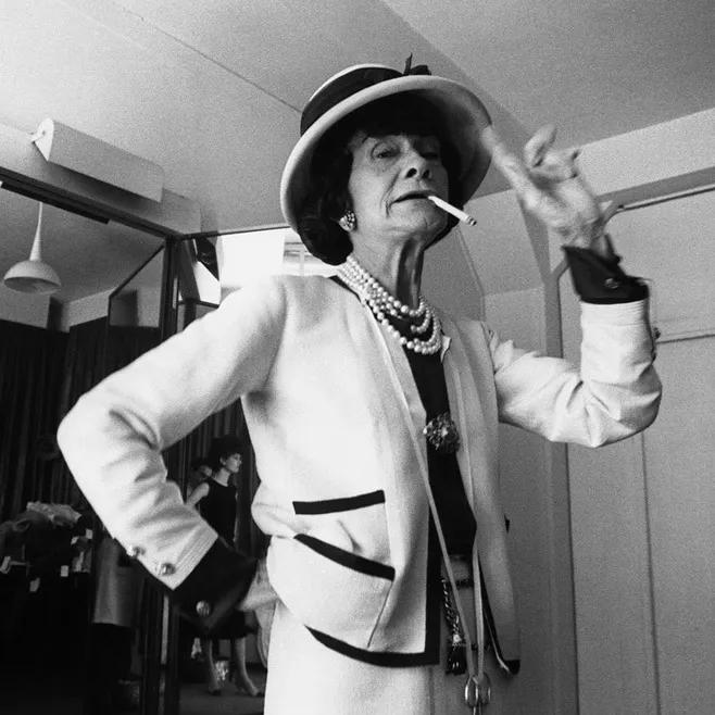 除了优雅贵气,珍珠还能休闲、叛逆、又嘻哈?