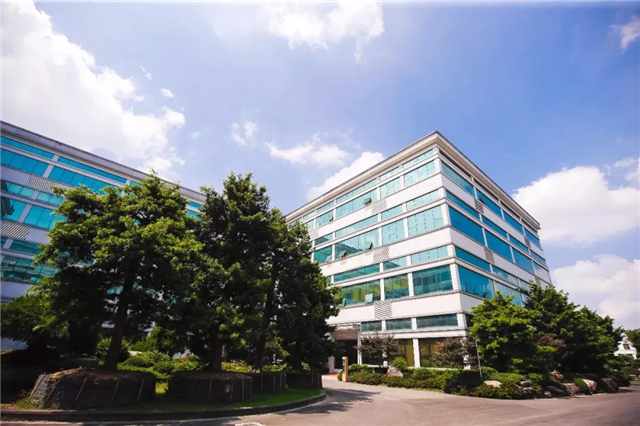 你用1700买了衣服，你用1700吃喝了;我用1700加入云