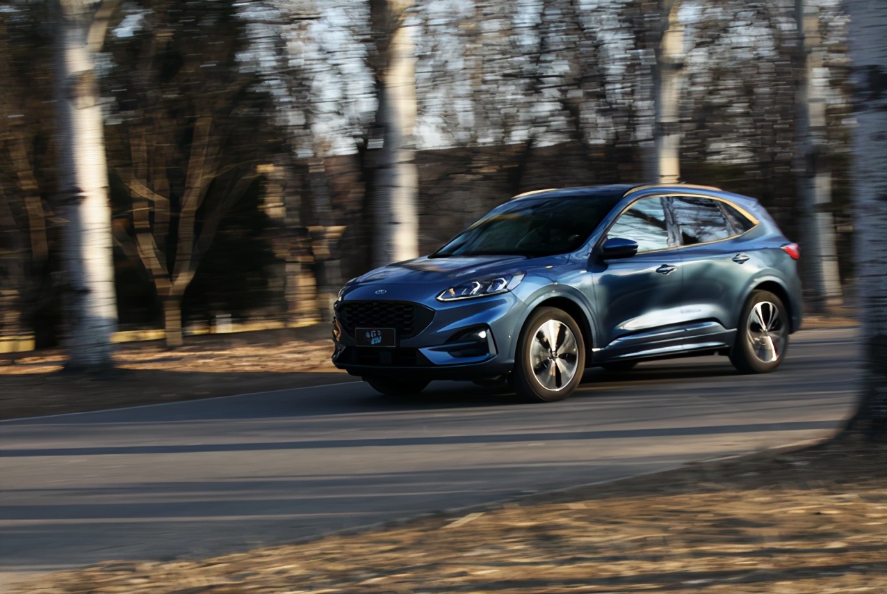 英朗1.56at和福睿斯1.56at选哪个,新款福睿斯车身是加长了吗