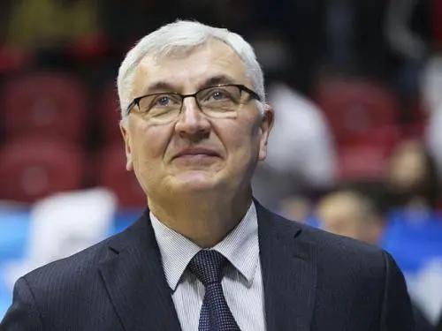 杜锋当教练得过几次冠军,洋教练视频