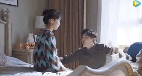 都挺好的朱丽穿的大衣是啥牌子,挺好里的二嫂