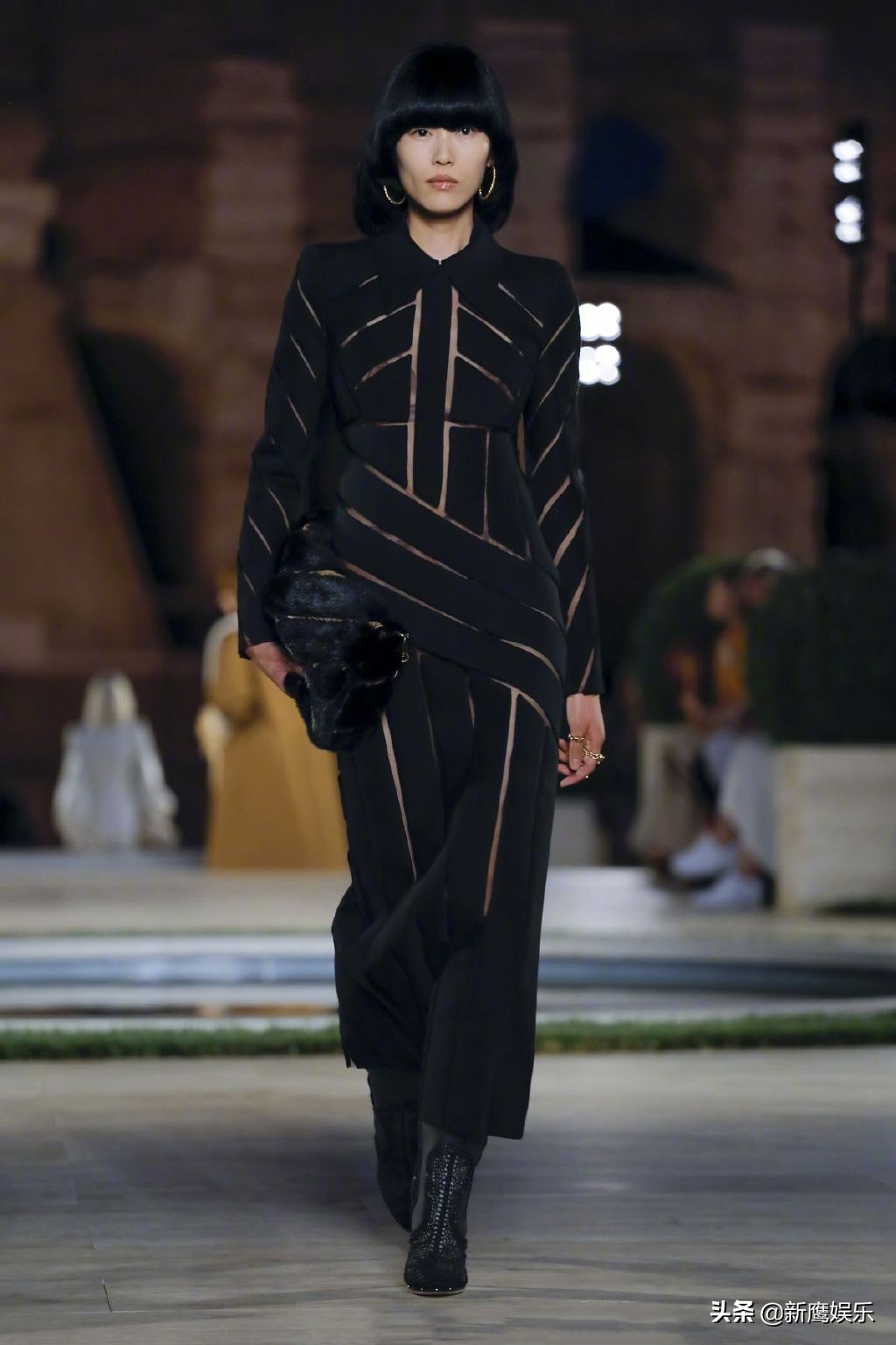 刘雯解约蔻驰原因,刘雯与蔻驰解约的影响