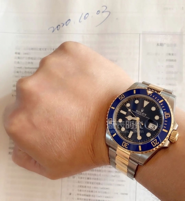 网友晒自己微信好友数量,网友晒1300手表