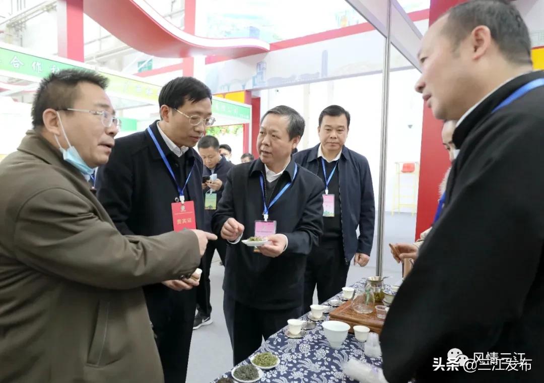 县长变身主播助力农产品销售,县长变身主播推销农特产品